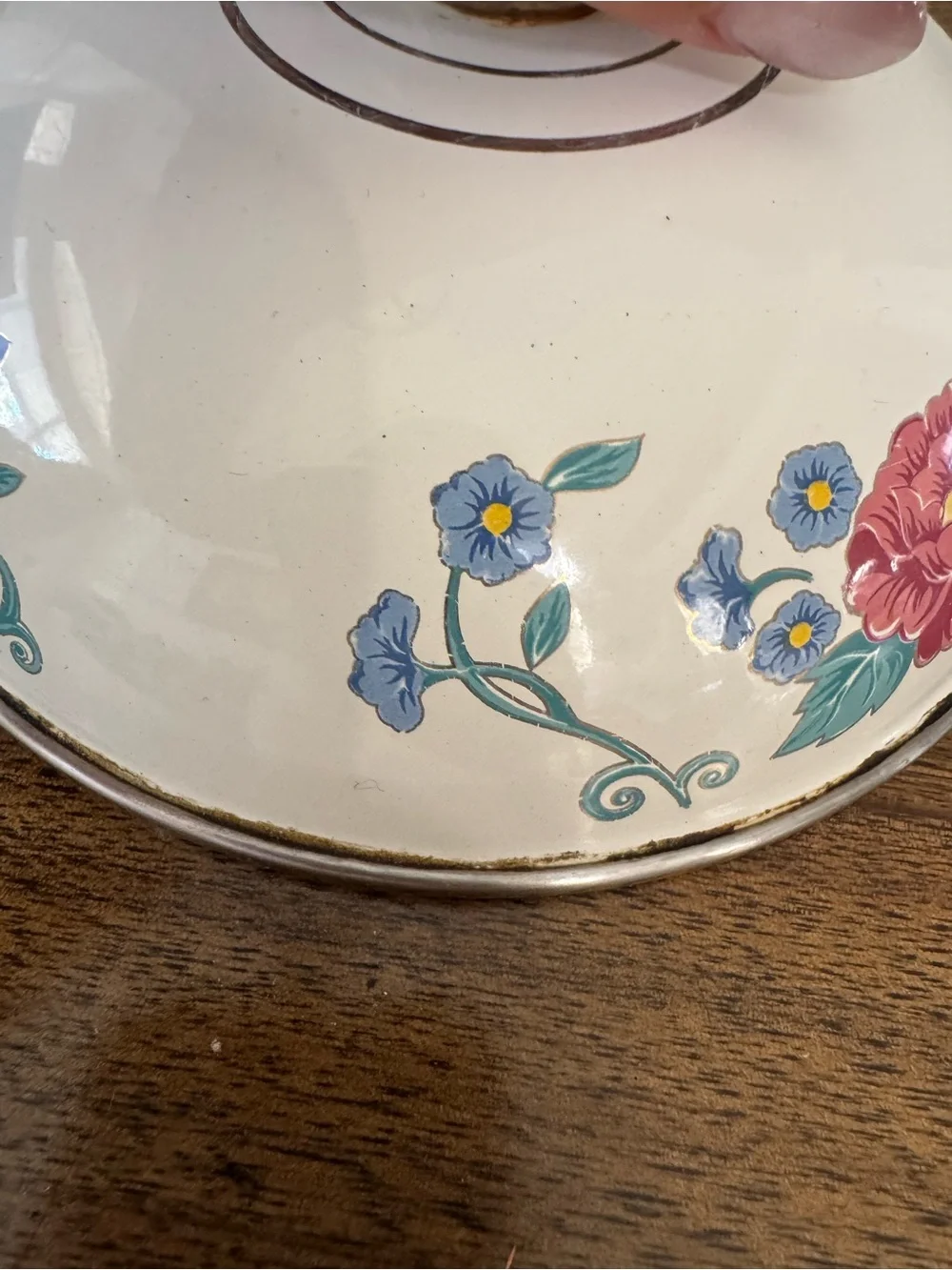 Normandy floral enamel pot - White with Red & Blue Flowers brass toned handles